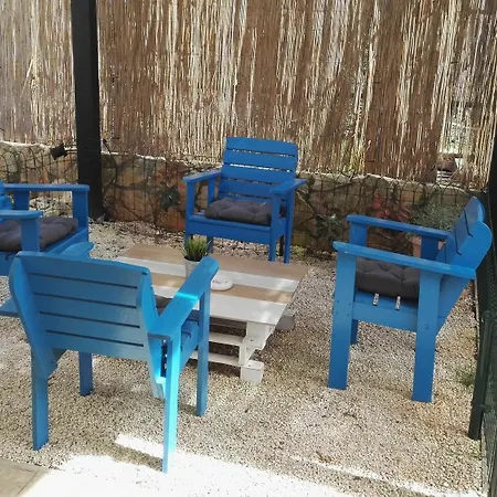 With One In Pula, With Enclosed Garden And Wifi - 4 Km Apartment Pula